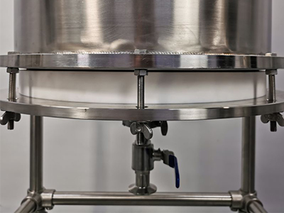 10L 50L Stainless Steel Solid Phase Reactor detail - Flange connection PTFE filter base plate is convenient for isassembly, cleaning and replacement.