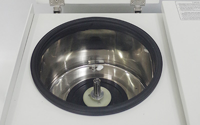 HR-20 Benchtop High Speed Refrigerated Centrifuge detail - Built-in stainless steel explosion-proof protective inner sleeve, stainless steel centrifugal chamber,  three-layer protection, safe and reliable.