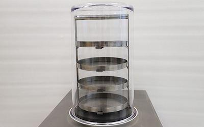 0.12㎡ Benchtop Normal Lab Freeze Dryer detail - Plexiglass material bell jar, clear to observe drying effect. With 4 stainless steel trays.