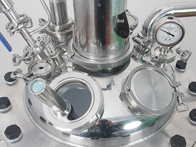 Electric Heating Double Layer Stainless Steel Reactor detail - Multi-mouth reaction kettle cover, the number of kettle mouth can be customized, and the large -mouth design is easy to clean.