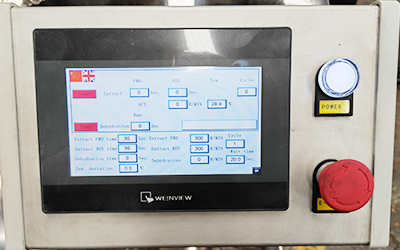 Ethanol Alcohol Extraction Centrifuge System detail - Control touch screen with PLC program and temperature measuring device, the real-time temperature can be displayed on the display.