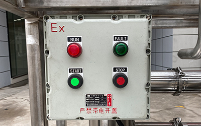 Lab Scale Falling Film Evaporator For Ethanol Recovery detail - Explosion proof control box. One button starts and stop. With lamp light alarm for running and fault.