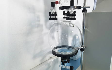 New 20L Rotary Evaporator detail - Receiving flask with discharge valve and air release valve.