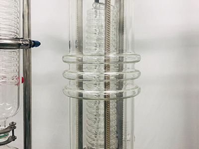 B Series Short Path Wiped Film Evaporator Molecular Distillation detail - The scraper is perpendicular to the main evaporator, and its wear resistance is 6 times that of the PTFE scraper.